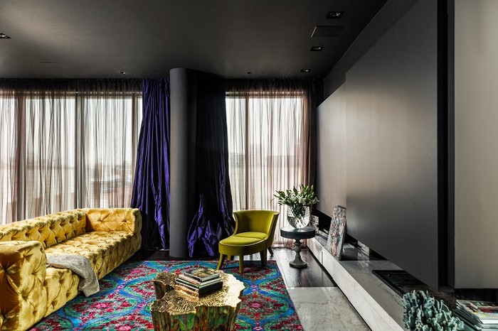 Mysterious and Sophisticated Dark Living Room Design