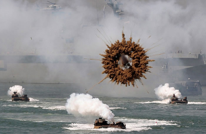 “Today we for you a collection of 15 amazing photos taken at the right moment.”