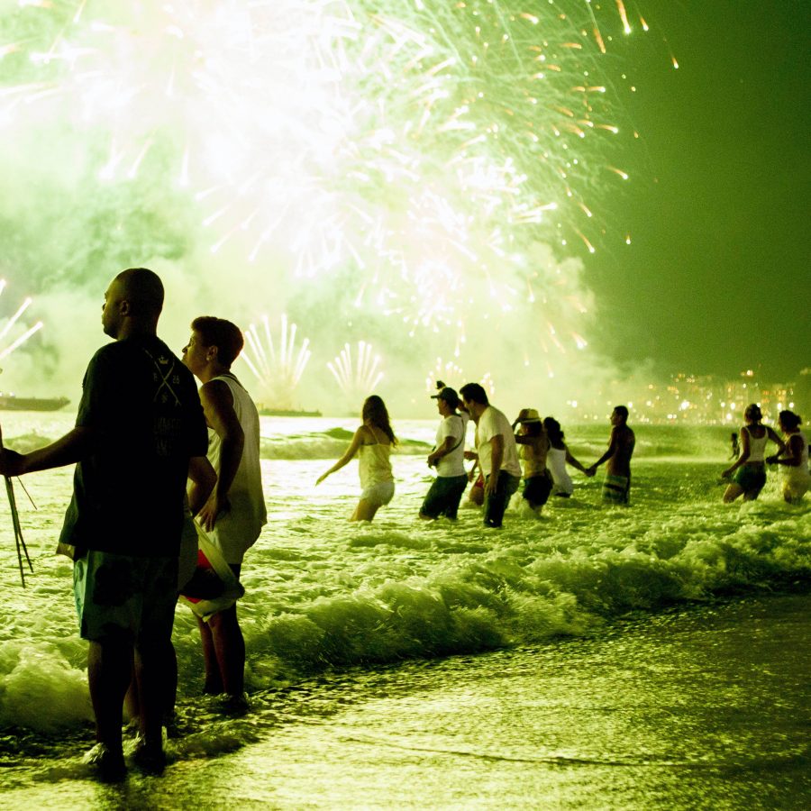 Another rising. Новый год в Бразилии дары богине моря.