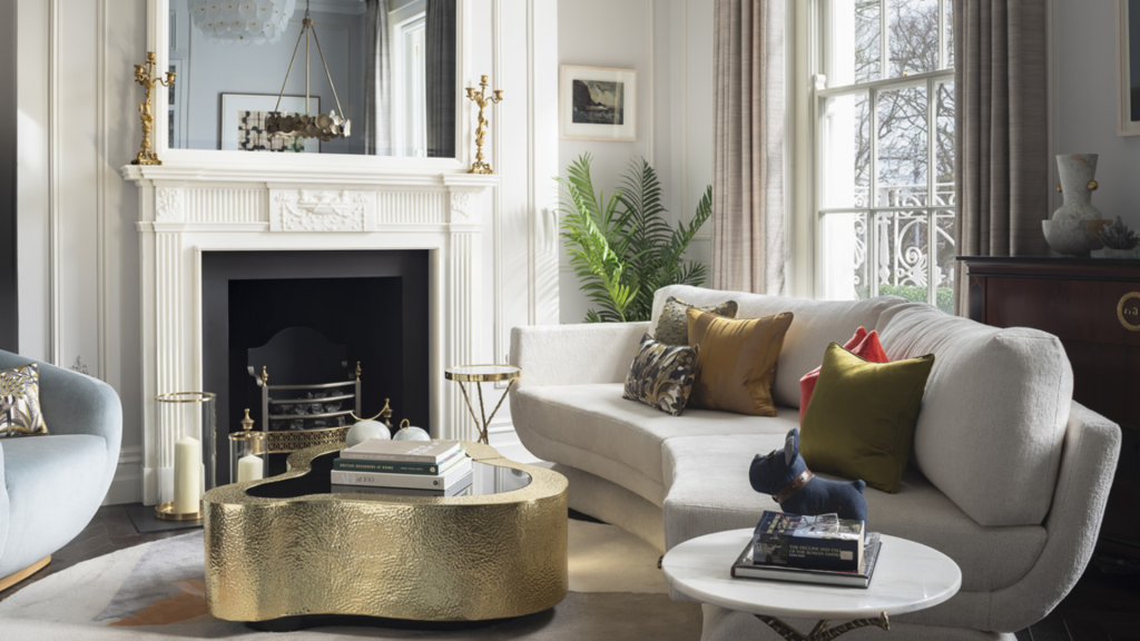 A Royal Apartment Where Classic and Contemporary Meet Through Bespoke Pieces