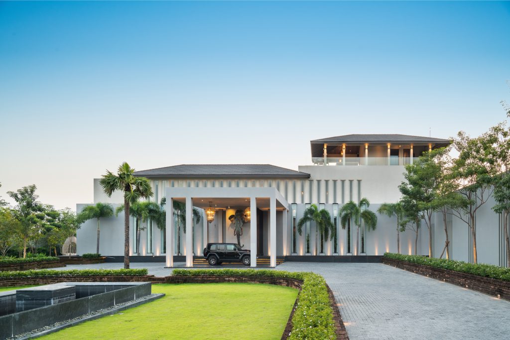 Luxury Residence in Sri Lanka, modern villa exterior during daytime with clean lines and lush greenery