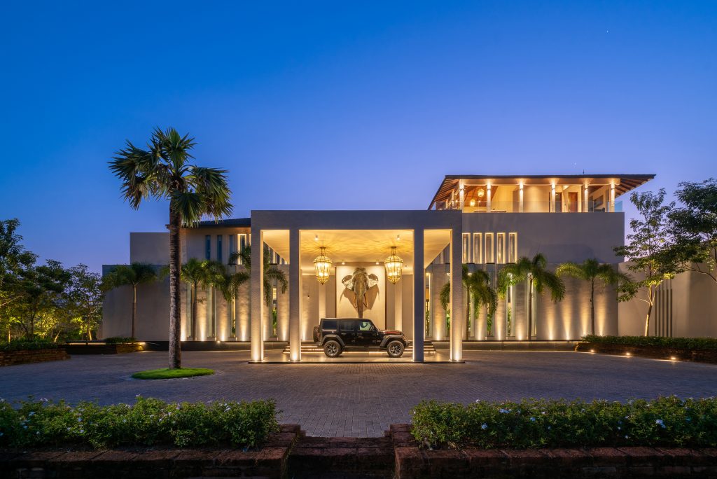 Luxury Residence in Sri Lanka, front facade with grand entrance, symmetrical design and landscaped surroundings