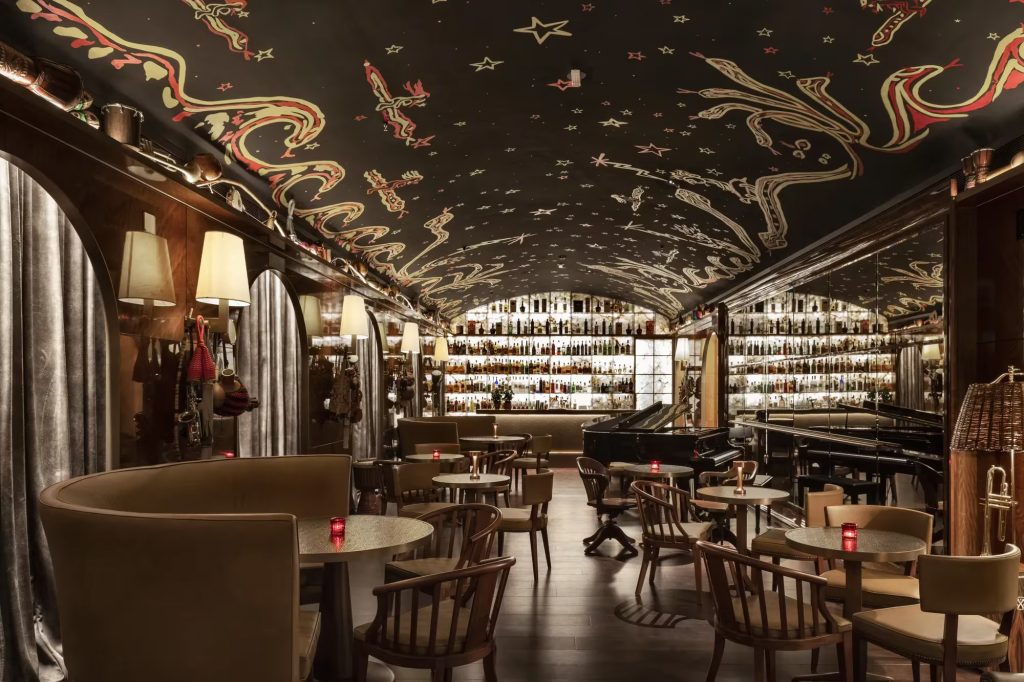 Elegant hotel bar and lounge with painted starry ceiling mural and grand piano – melhores hoteis em sao paulo