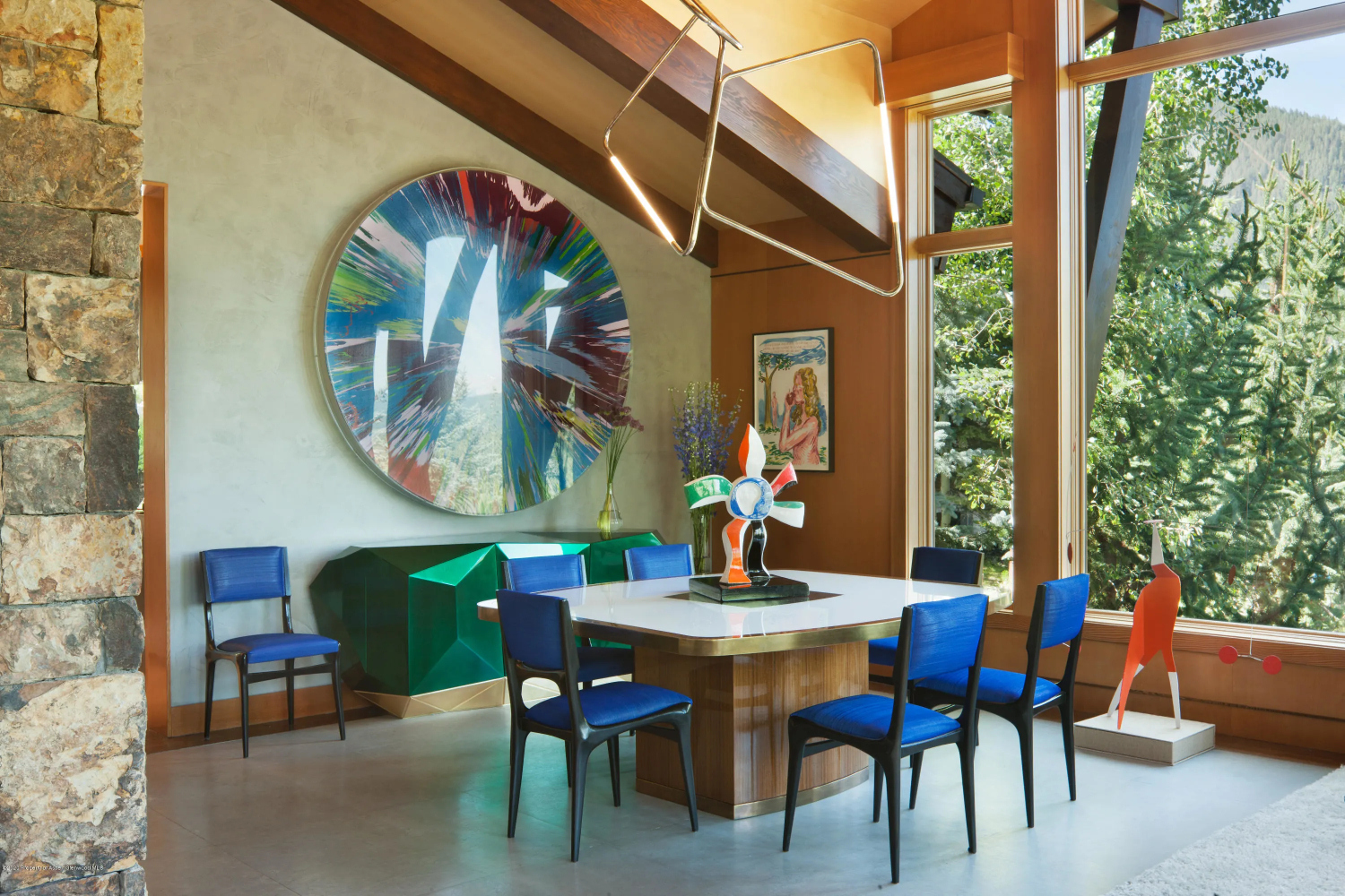 A Sophisticated Showcase Of Modern Art On Sara Story’s Project