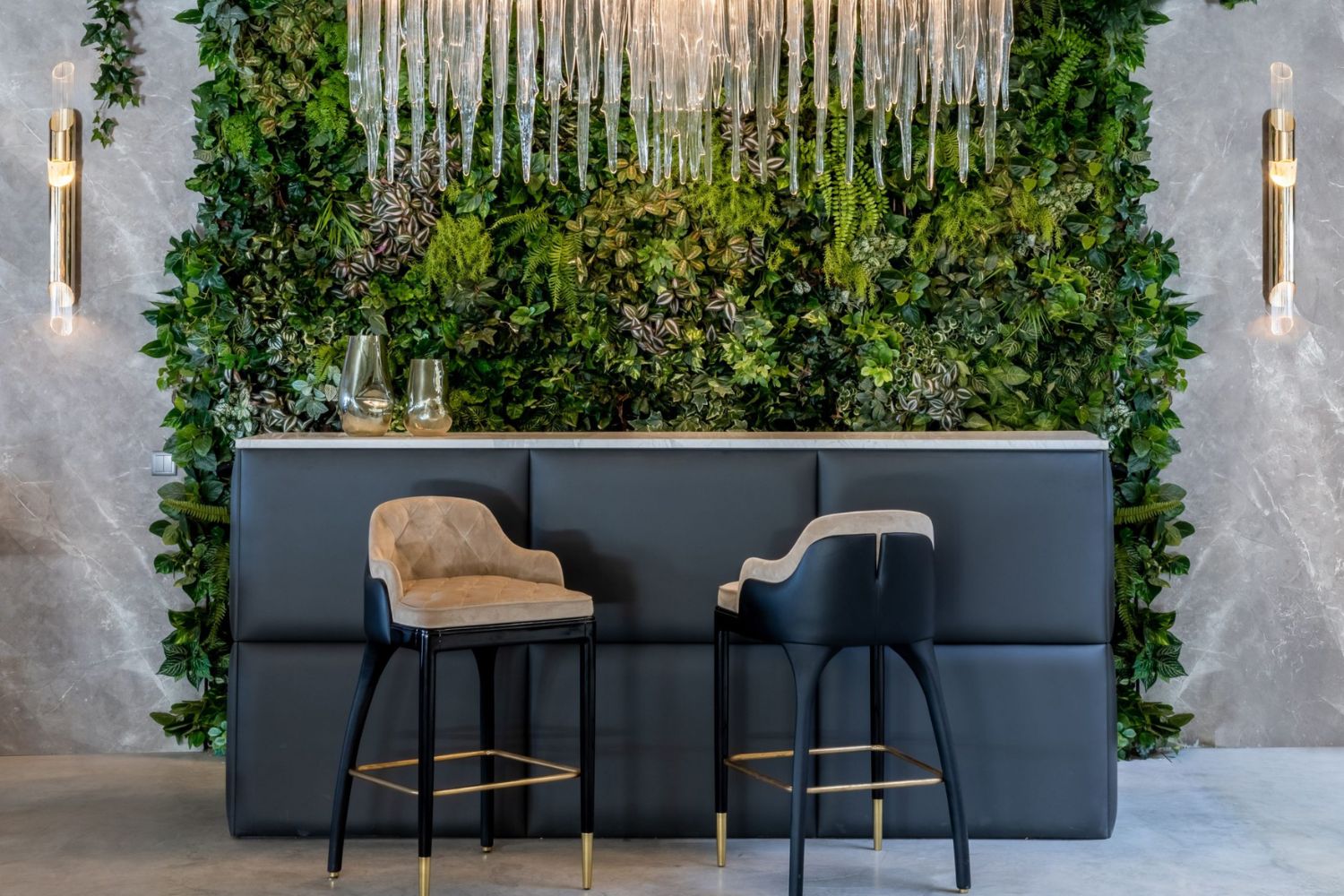 Bar Essentials: Discover Premium Decor Pieces