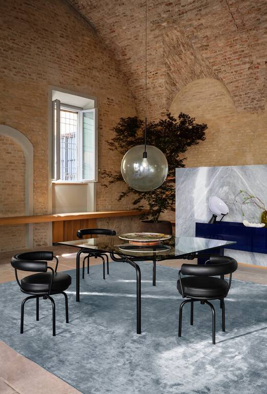 Celebrate Elegance: Discover 50 Luxury Chairs to Elevate Your Space
