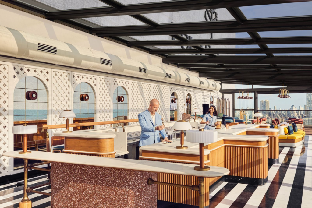 AER bar in four Seasons Hotel in Mumbai