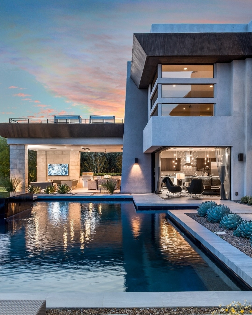 luxury house whit pool and rooftop