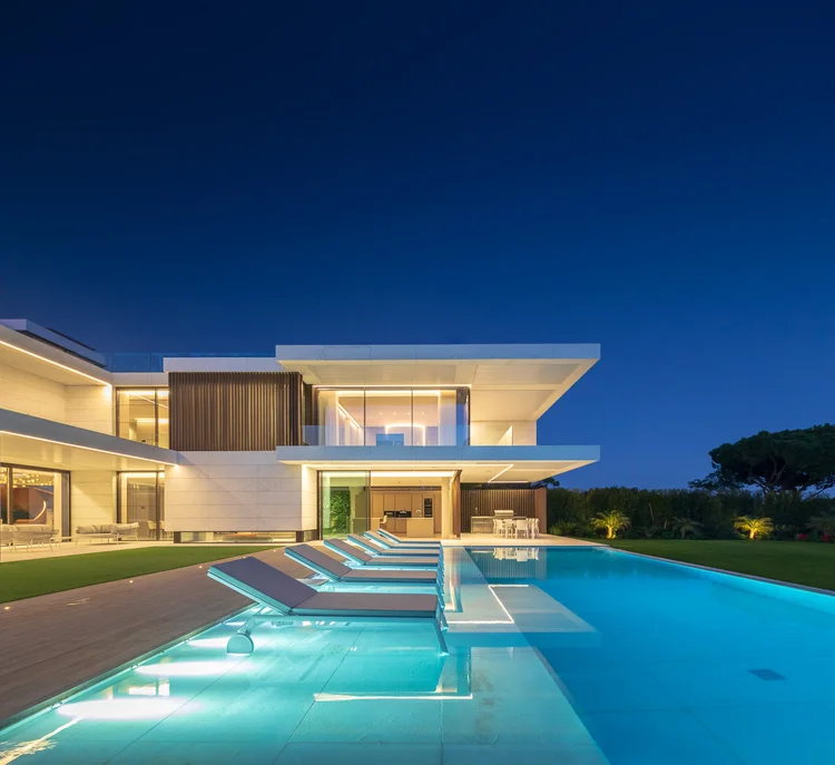 Contemporary house by Vasco Vieira featuring open spaces and natural light