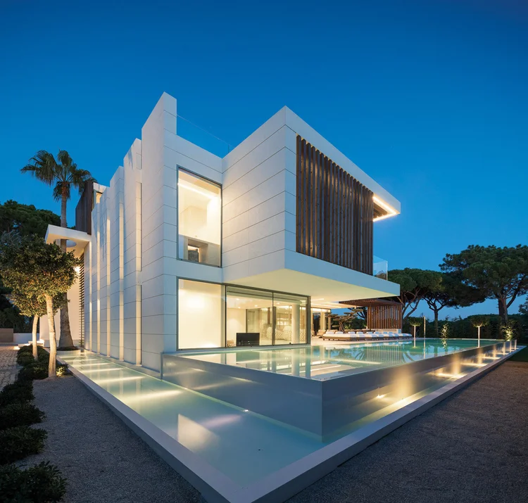 Contemporary house by Vasco Vieira featuring open spaces and natural light