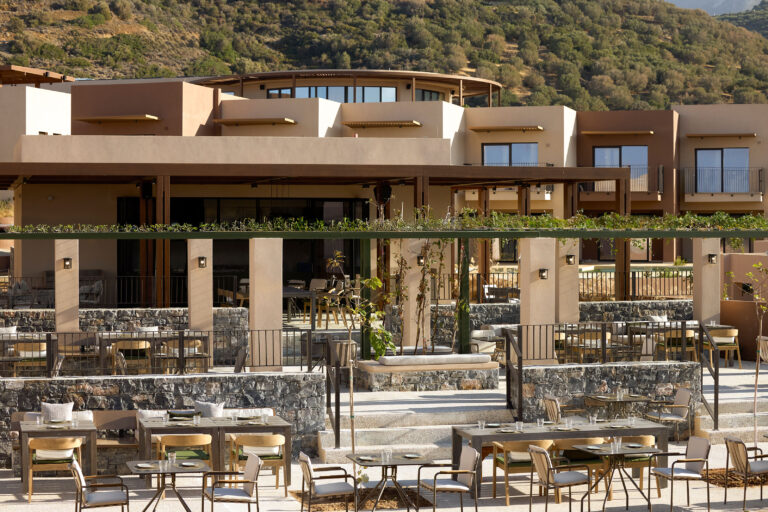 restaurant area of ella rocrita in crete