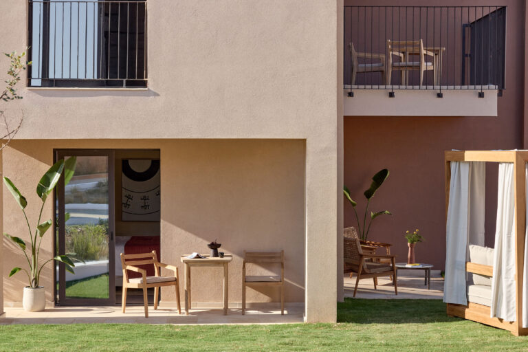 Ella Rocrita hotel room in crete from the outside