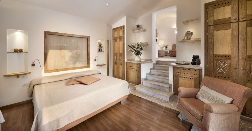 Suite at Hotel Marinedda in neutral tones