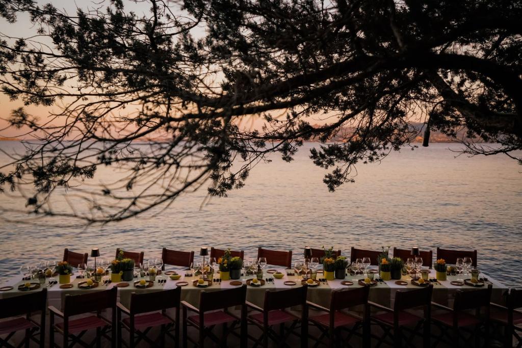 fancy dinner setting during sunset
