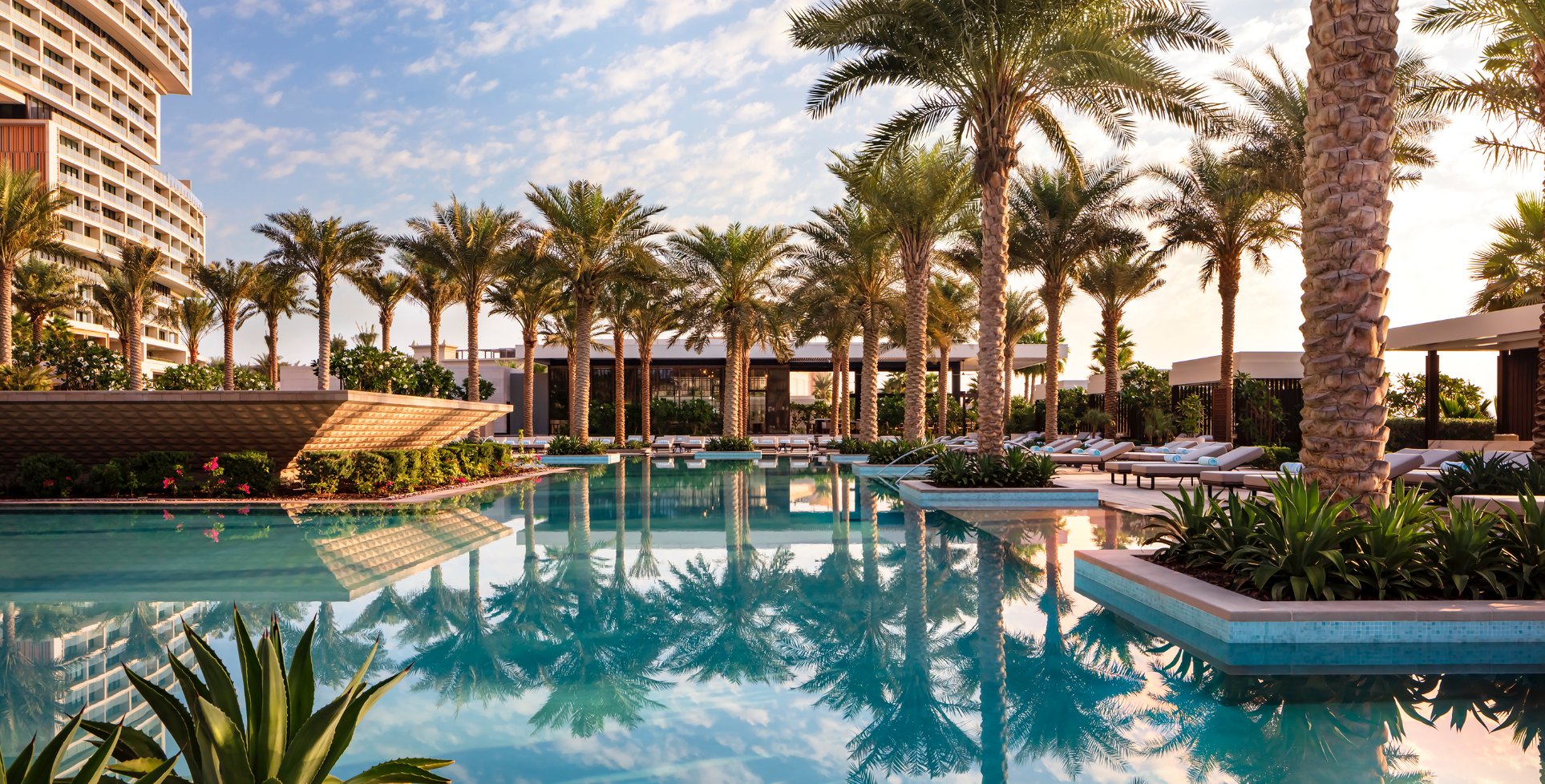Luxury Beach Club Excellence: Discover Nobu by the Beach in Dubai
