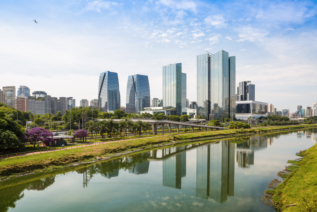 Top real state in São Paulo, View of the prestigious Cidade Jardim neighborhood in São Paulo, featuring exclusive luxury residences, landscaped streets, lush greenery, and sophisticated contemporary architecture.