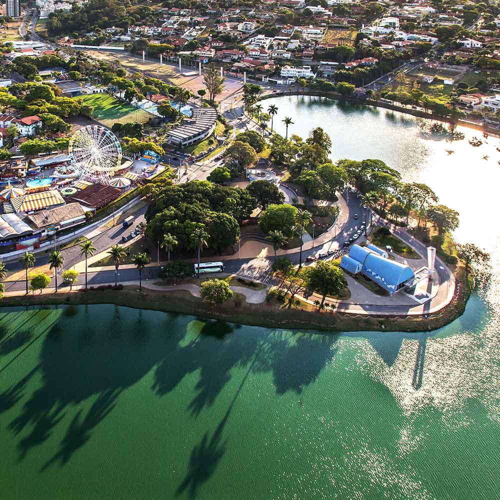 Aerial view of a lagoon with a Ferris wheel and amusement park near Belo Horizonte -the best places to live in brazil