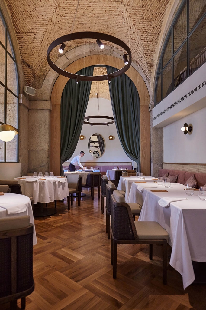 Michelin Experiences in Portugal – Belcanto restaurant interior in Lisbon showcasing elegant contemporary Portuguese fine dining design