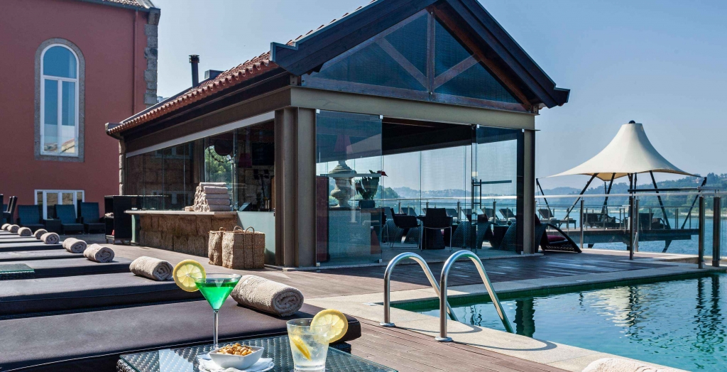 Poolside lounge area with cocktails and glass pavilion bar -pestana