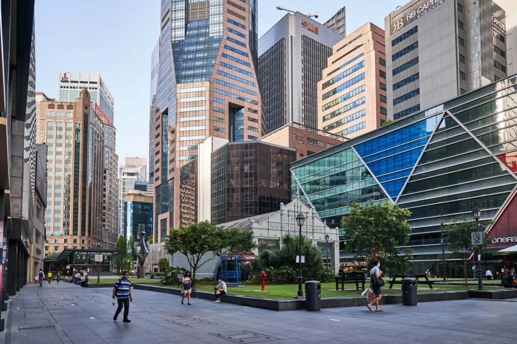 Modern skyscrapers and green plaza in Singapore's financial district -best places to live